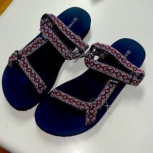 Ampeo Velcro strapped sandal size 10